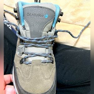 Women’s size 6 Bearpaw Hiking boots